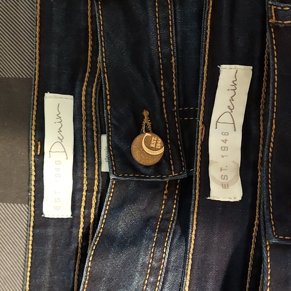2 pairs of jeans EST. 1946 - Picture 2 of 3